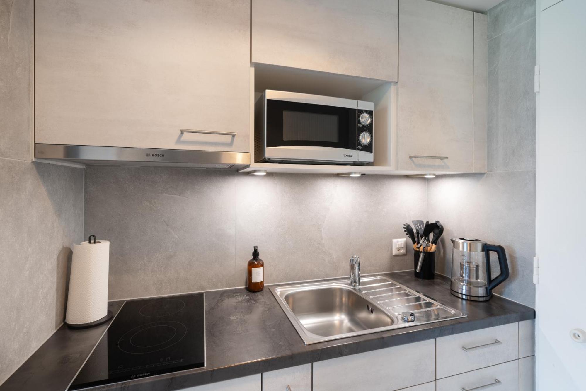 Hid Ag: Lakeview Mit Parkplatz Und Balkon * Därligen