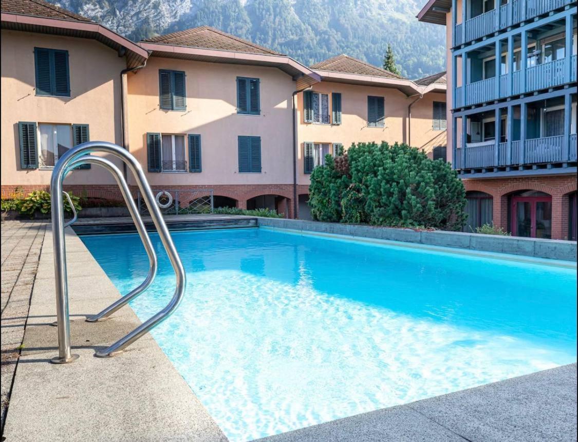 Hid Ag: Lakeview Mit Parkplatz Und Balkon