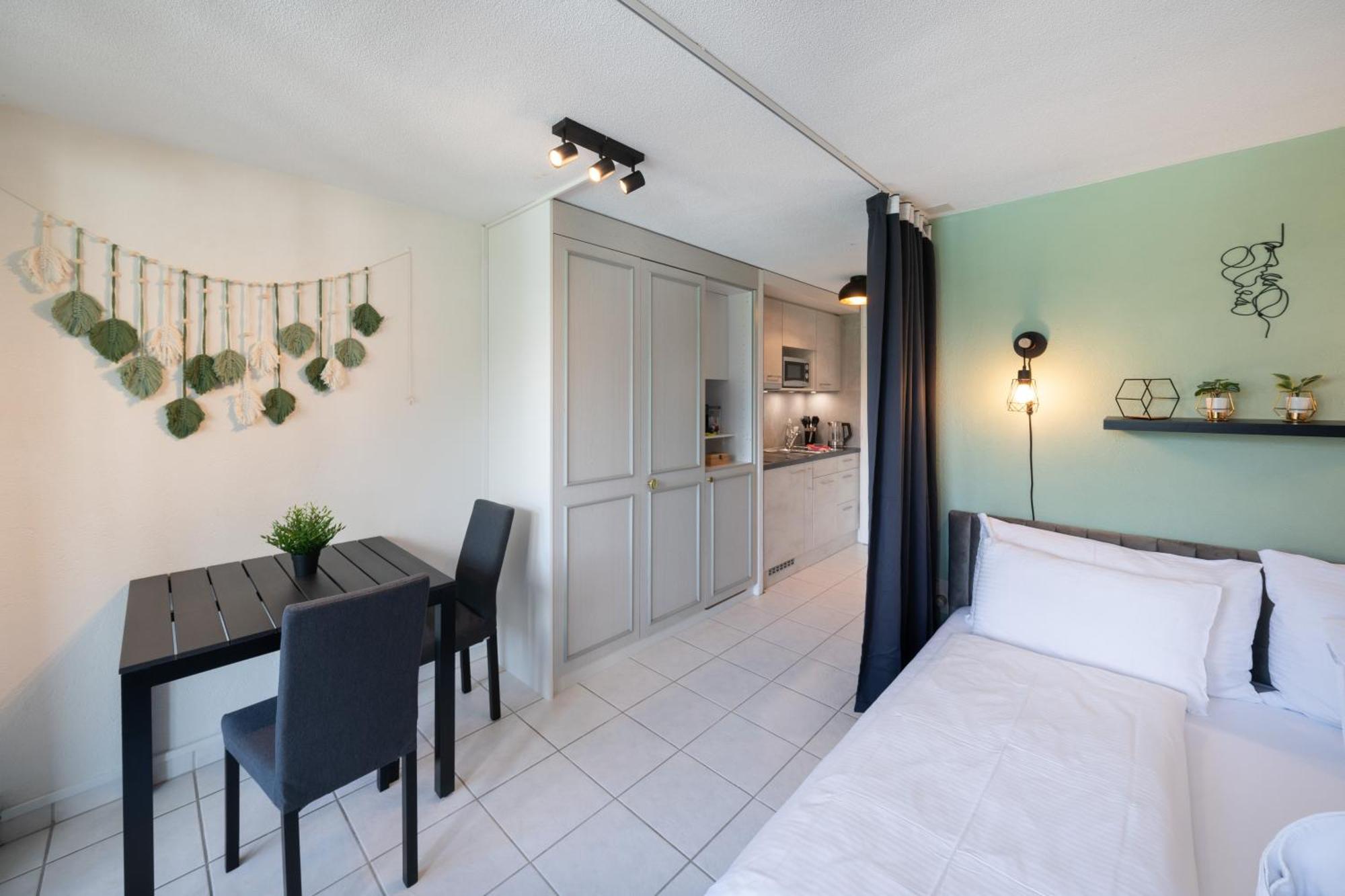 Apartment Hid Ag: Lakeview Mit Parkplatz Und Balkon