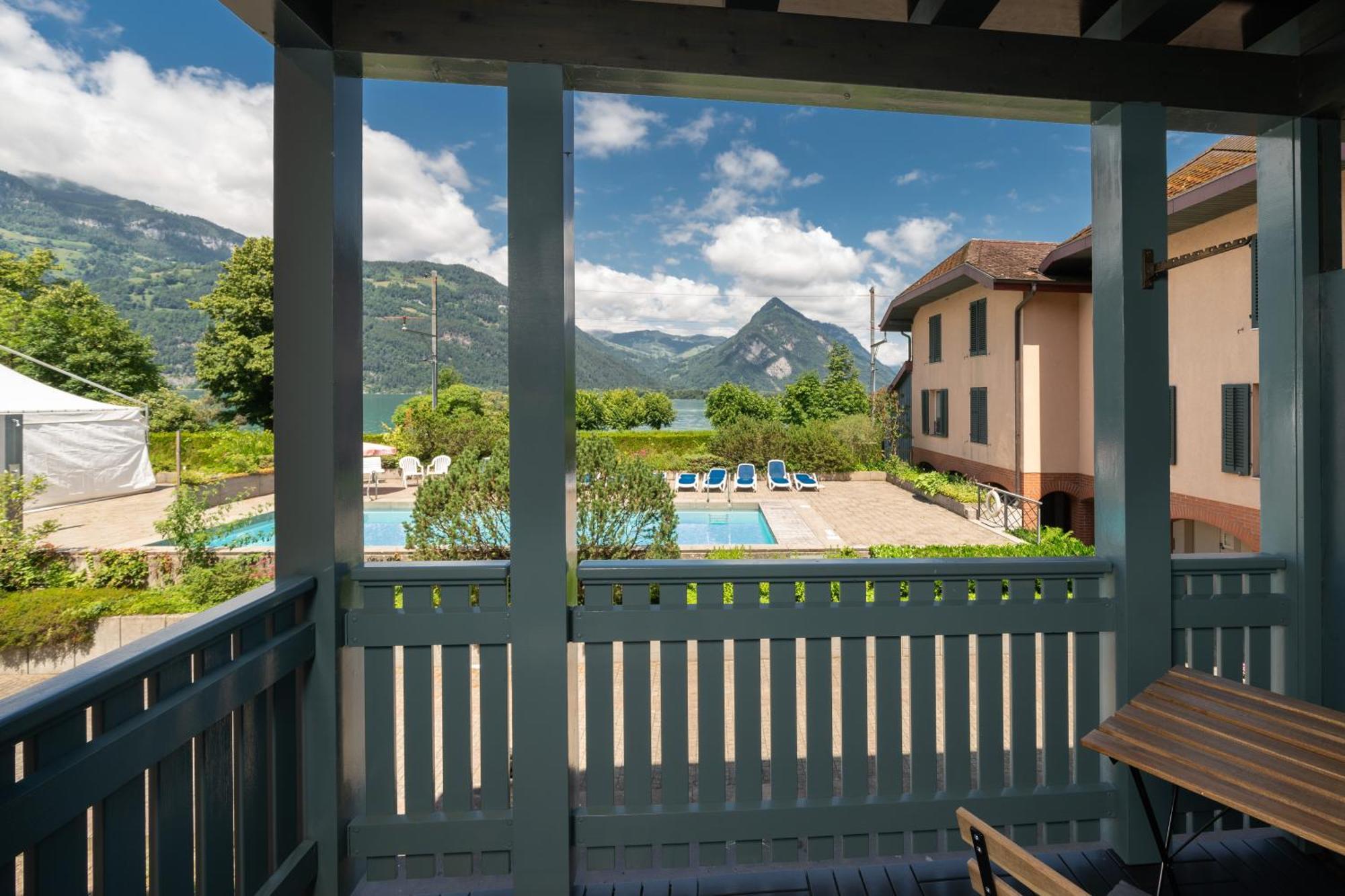 Hid Ag: Lakeview Mit Parkplatz Und Balkon *