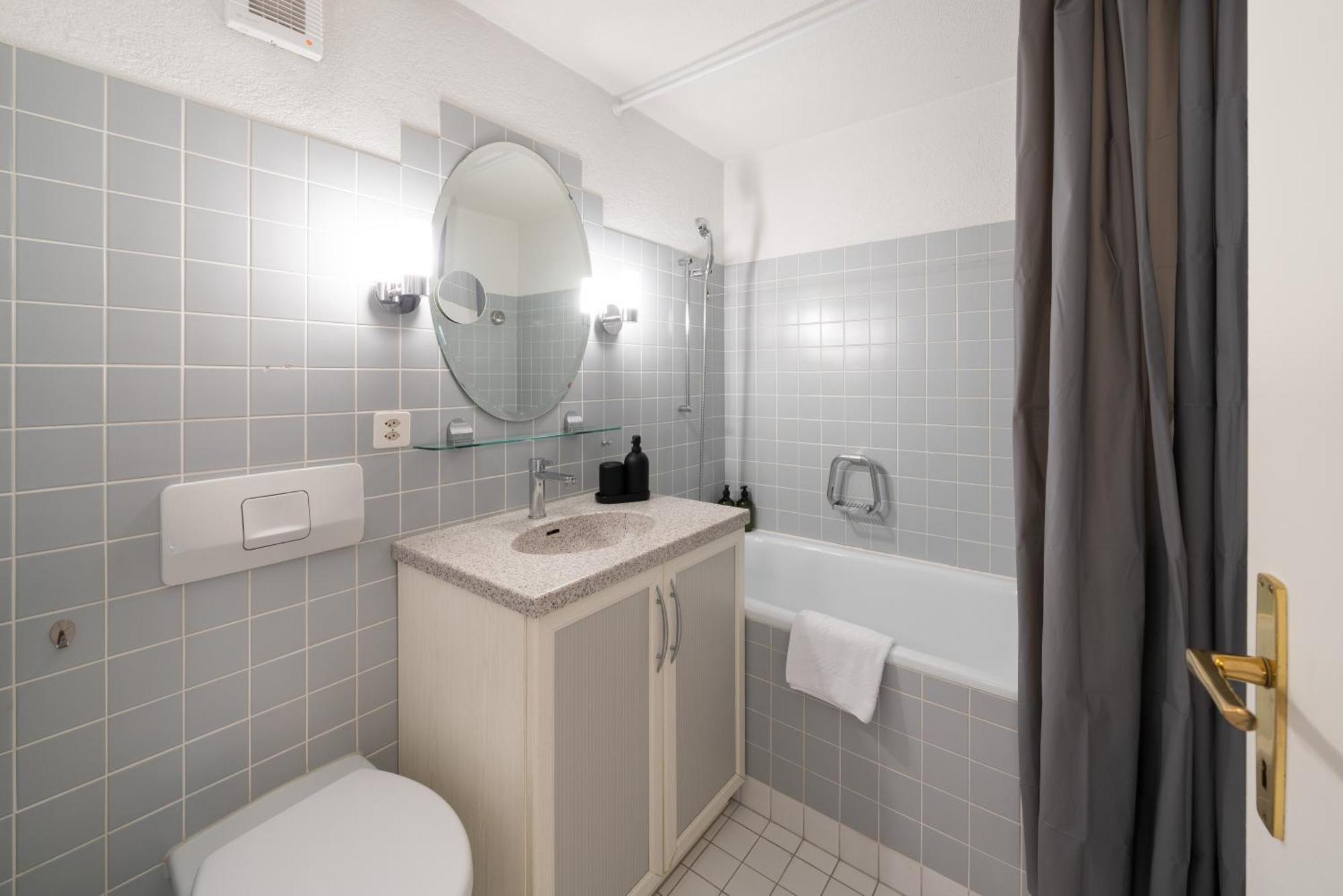 Apartment Hid Ag: Lakeview Mit Parkplatz Und Balkon *